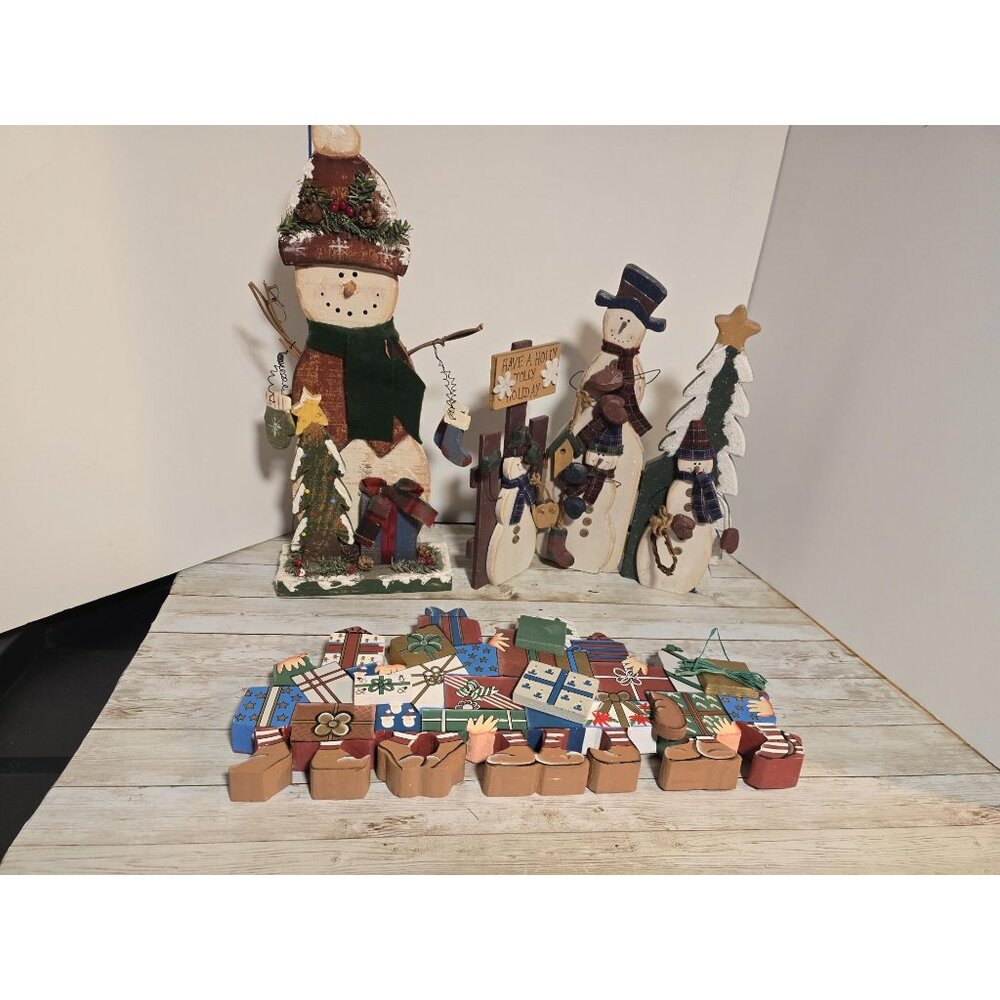 Lot of 4 Wooden Snowman Holiday Christmas Decor Elves Folk Art Tri Fold Standing
